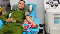 Đại uý công an vượt 60km hiến tiểu cầu cứu sống hai trẻ sơ sinh
