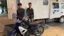 Hai tên cướp "nhí" tự chế dao rồi điều nạn nhân ra cánh đồng để "hành xử"