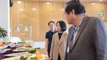 Làm rõ thức ăn ở khách sạn 4 sao có ốc sên