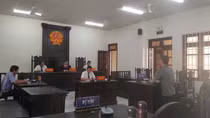 Phạt 9 năm tù kẻ xịt hơi cay, cướp xe mô tô