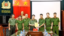 Khen thưởng Cảnh sát hình sự khám phá nhanh vụ án giết người