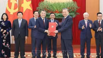 Tổng Bí thư Tô Lâm trao Quyết định về chức năng, nhiệm vụ của 13 cơ quan ban Đảng, đơn vị ở Trung ương