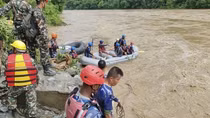Xe buýt bị cuốn trôi do lở đất, 65 hành khách mất tích tại Nepal