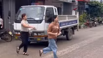 Công an đến tận nhà đưa nữ sinh quên lịch thi tới điểm thi
