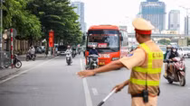 Người dân báo tin, hàng loạt xe khách vi phạm bị CSGT xử lý