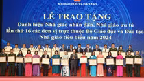 Các nhà giáo nhân dân, ưu tú, tiêu biểu là hạt nhân truyền cảm hứng tích cực