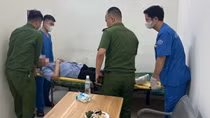 Công an phường kịp thời ngăn cụ ông 78 tuổi lên cầu Nhật Tân tự tử