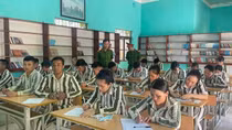 Những người thầy mang sắc phục trong môi trường đặc biệt