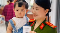 Những công dân “nhí” đầu tiên của Hải Dương làm hồ sơ cấp căn cước
