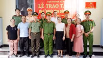 Cụm thi đua số 9 trao tặng nhà nghĩa tình đồng đội