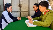 Bắt giam nghịch tử dùng dao cứa cổ cha ruột