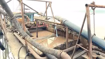 Khai thác cát trái phép trên sông Hồng phức tạp với nhiều thủ đoạn tinh vi
