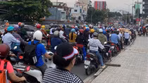 Xe tải tông người đi xe đạp tử vong gây ùn tắc giao thông