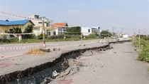 Hà Nội công bố tình huống khẩn cấp sạt lở đê tại huyện Quốc Oai