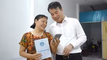 Người dân Thủ đô phấn khởi nhận lương hưu theo mức hưởng mới