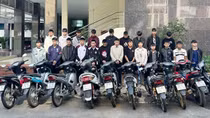 Khởi tố 25 “giang hồ” tuổi teen