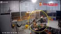 Dàn cảnh mua xăng để cướp dây chuyền của chủ quán giải khát