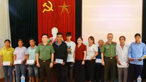Trao gửi yêu thương, sẻ chia khó khăn với đồng bào Bắc Kạn