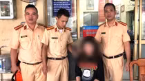 Cảnh sát đường thủy kịp thời cứu sống thiếu nữ nhảy cầu tự tử vì nợ nần