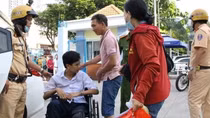 CSGT hỗ trợ thí sinh gặp sự cố kịp giờ dự tuyển sinh vào lớp 10