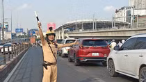 Giao thông ùn ứ kéo dài sau sự cố trên cầu Sài Gòn
