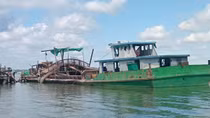 Phát hiện Công ty Đông Tiến bơm hút cát ngoài vị trí được cấp phép