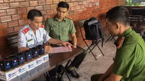 Cảnh giác các vật dụng tặng miễn phí chứa nội dung quảng cáo đánh bạc