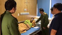 Thăm hỏi cán bộ CSGT bị thương khi làm nhiệm vụ