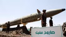 Mỹ bắn nổ 6 tên lửa Houthi trên bệ phóng