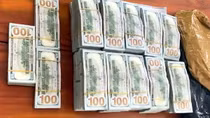 Shipper nhận chuyển trái phép hơn 500 nghìn USD qua biên giới