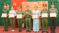 Công an Vĩnh Long trao giải cuộc thi viết tìm hiểu Luật Căn cước trong CAND