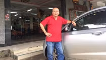 Nhà văn trên từng cây số