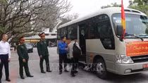 Hỗ trợ sinh viên có hoàn cảnh khó khăn về quê đón Tết