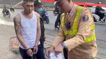 Giấu ma túy trong túi áo, con nghiện khăng khăng "không phải của em"