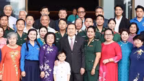 Chủ tịch Quốc hội Trần Thanh Mẫn gặp mặt các đại biểu nhận Giải thưởng Vừ A Dính