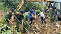 Giúp người dân an cư sau lũ dữ