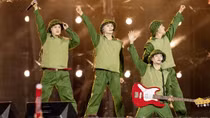 Thấy gì từ các show “Anh trai…”