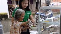 “Ước mơ xanh” và quán hủ tíu ven đường của người phụ nữ nặng 27kg