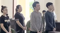 Tuyên án nhóm mua bán người dưới 16 tuổi ép làm nhân viên quán karaoke