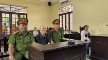Quản lý quỹ lĩnh án tù vì hành hạ cụ bà 86 tuổi