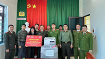 Trao hơn 200 triệu đồng đến với bà con vùng cao