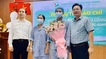Nước mắt của chàng trai 2 lần được mẹ sinh ra