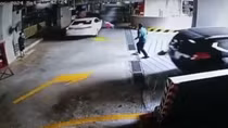Một phụ nữ bị tài xế cố tình lao ô tô vào người trong tầng hầm chung cư