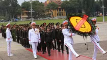 Đoàn đại biểu tham gia chung kết cuộc thi tìm hiểu về môi trường báo công với Bác