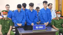 Khắc chế bạn nghiện bằng cách trói tay chân, nhét giẻ vào miệng, cả nhóm lĩnh án