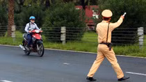 Xử phạt hàng loạt tài xế xe máy chạy vào cao tốc Đại lộ Thăng Long