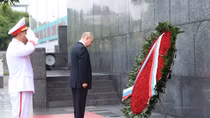 Tổng thống Vladimir Putin vào Lăng viếng Chủ tịch Hồ Chí Minh