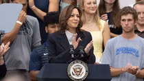 Bà Kamala Harris vượt lên dẫn trước ông Donald Trump?