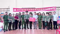 Sẻ chia khó khăn với bà con vùng lũ Bắc Kạn