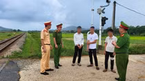 Xác định nhóm học sinh gây ra 3 vụ ném đá gây vỡ kính tàu Bắc Nam